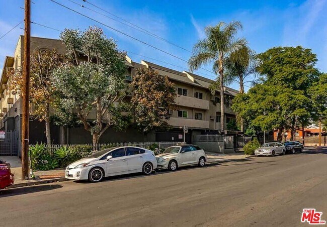 Building Photo - 1351 N Orange Dr