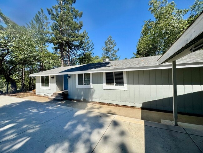 Building Photo - 4425 Sierra Springs Dr