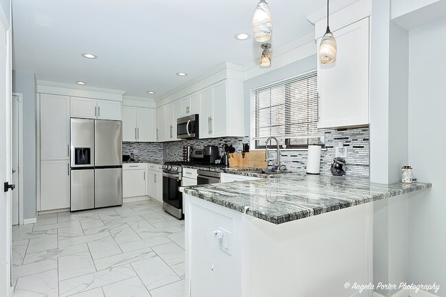 Building Photo - 638 Dordan Ct