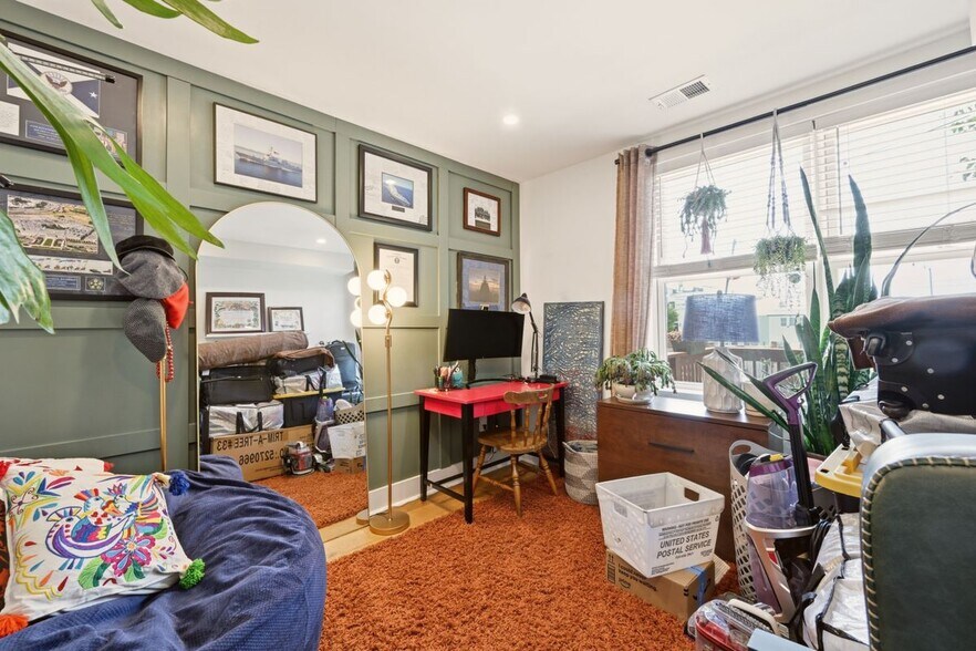 Building Photo - 1221 Oates St NE
