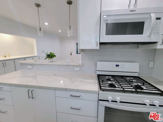 Building Photo - 825 Broadway St