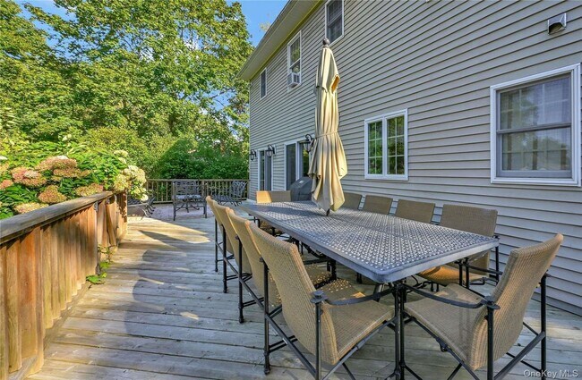 Building Photo - 215 Kouros Rd