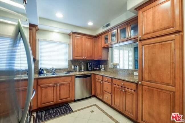 Building Photo - 11578 Iowa Ave