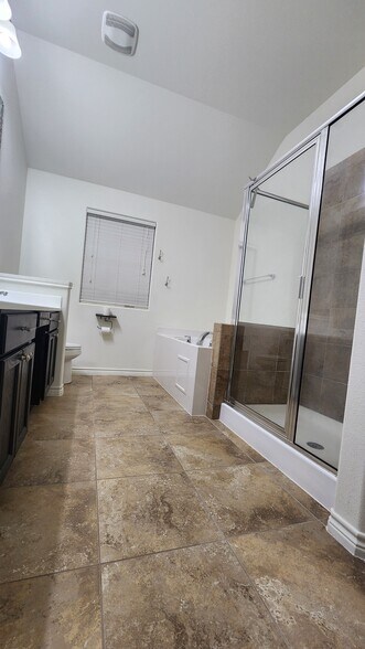 Master Bathroom - 7218 Lands End Dr