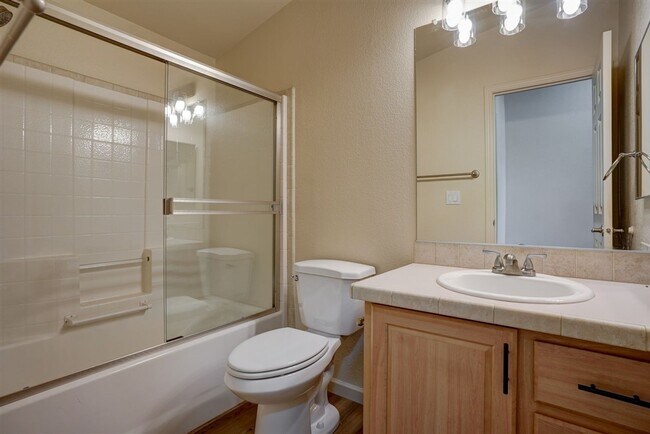 Building Photo - 3 Bedroom, 2 Bath Home with Views of Willo...