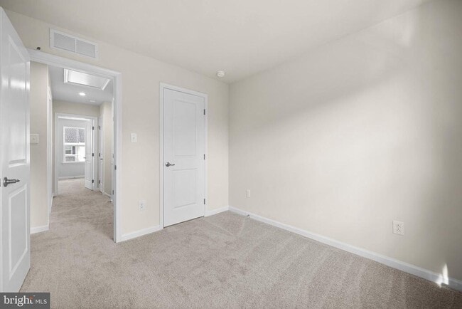 Building Photo - 46 SAND HILLS Dr
