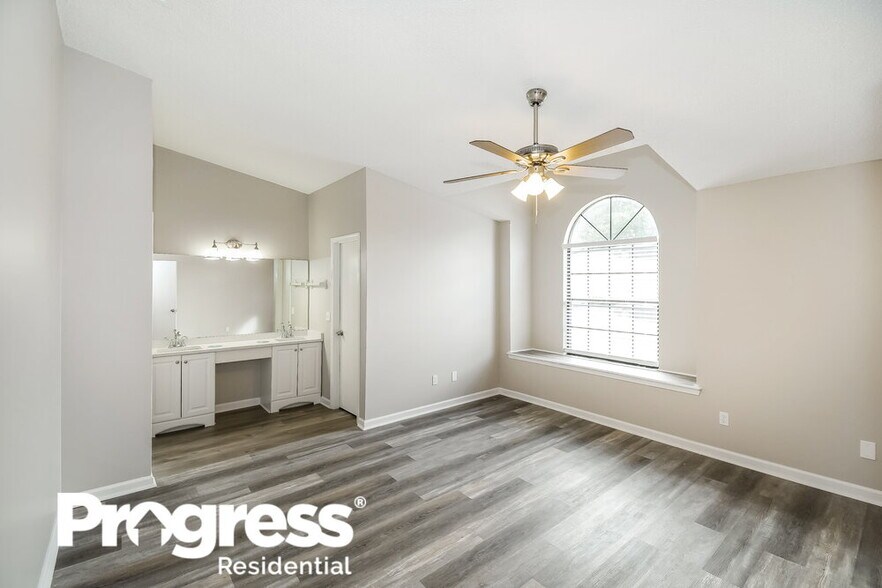 Building Photo - 8026 Fleur De Lis Dr