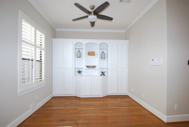 Building Photo - 2410 Dorrington St