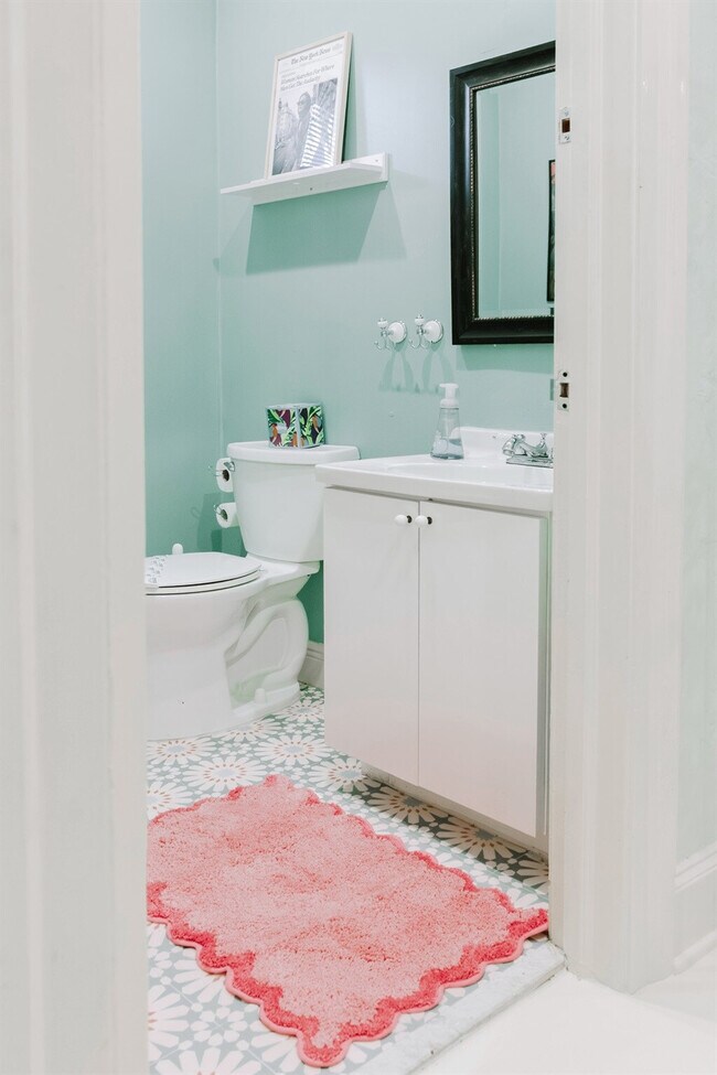 Building Photo - 519 28th St