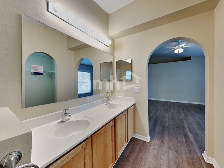 Building Photo - 9469 Arbor Oak Ln