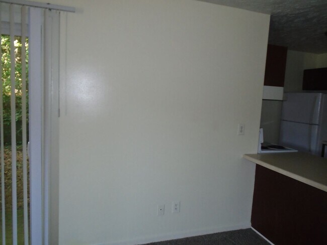 Building Photo - 2 bedroom 2 bath!