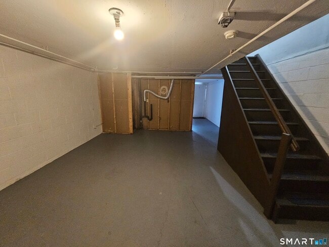 Building Photo - 55 Beths Ave
