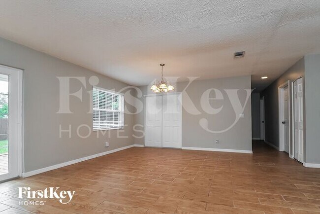 Building Photo - 6229 Florida Cir N