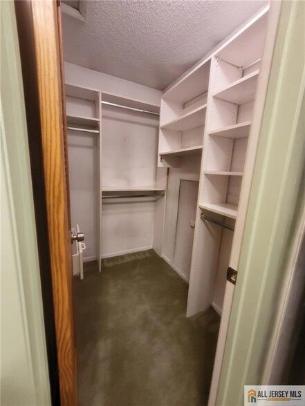 Building Photo - 12 Carriage Pl