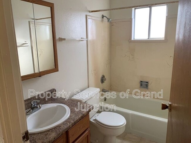 Building Photo - 2857 Elm Cir