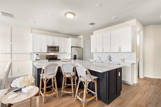 Building Photo - 2193 Appleton Cir S