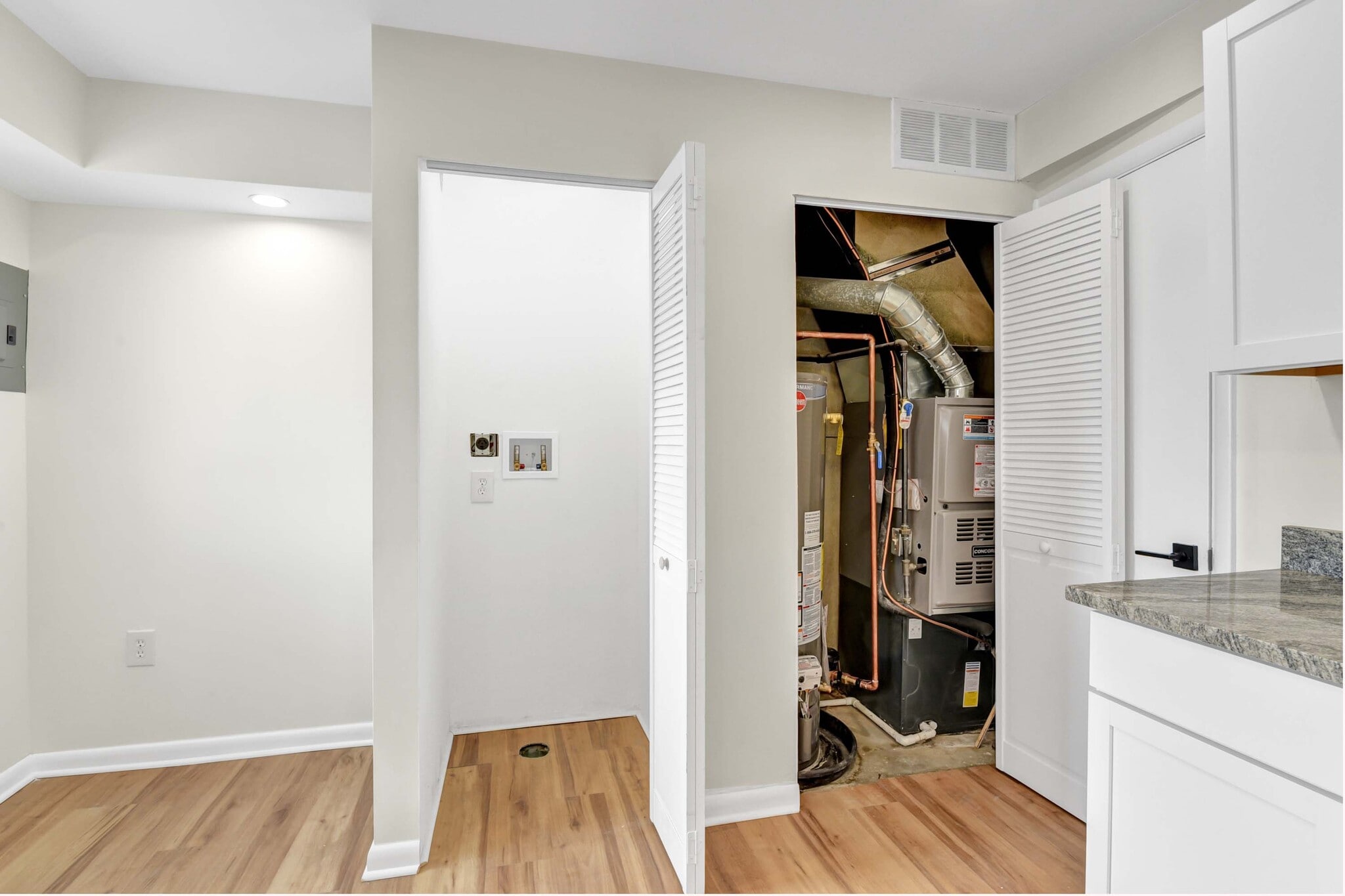 Building Photo - 5983A Glenway Dr