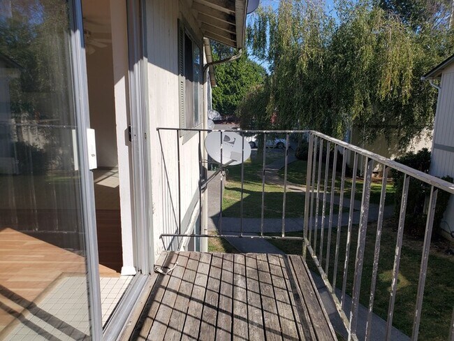 Building Photo - 1629 Maple Ln