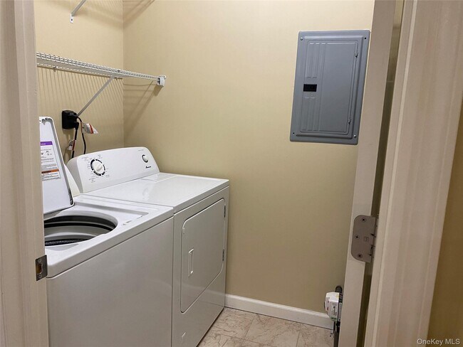 Building Photo - 11 Nicole Ct