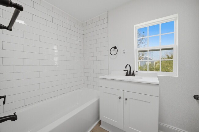 Building Photo - NEWLY REMODELED 4 BEDROOM COLONIAL HOME FOR RENT IN SUFFOLK!