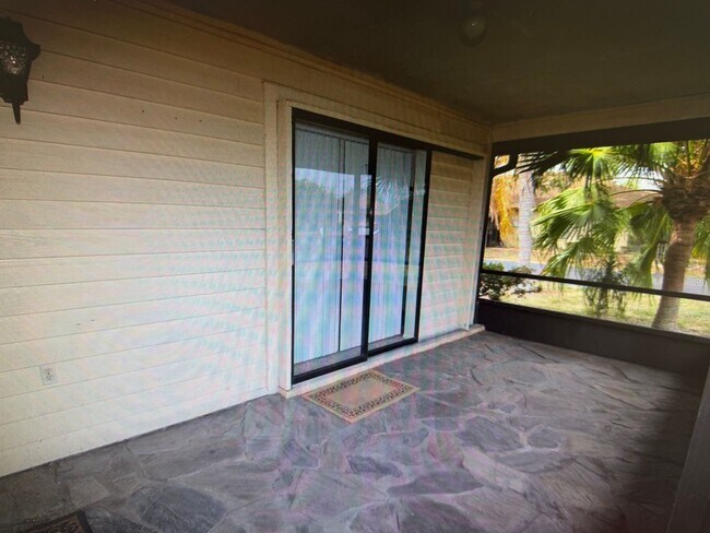 Building Photo - 55+ Gem minutes to Bradenton Beach