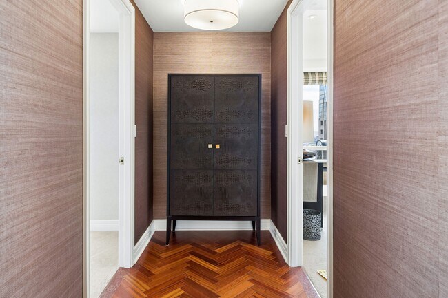 Building Photo - 706 Mission St