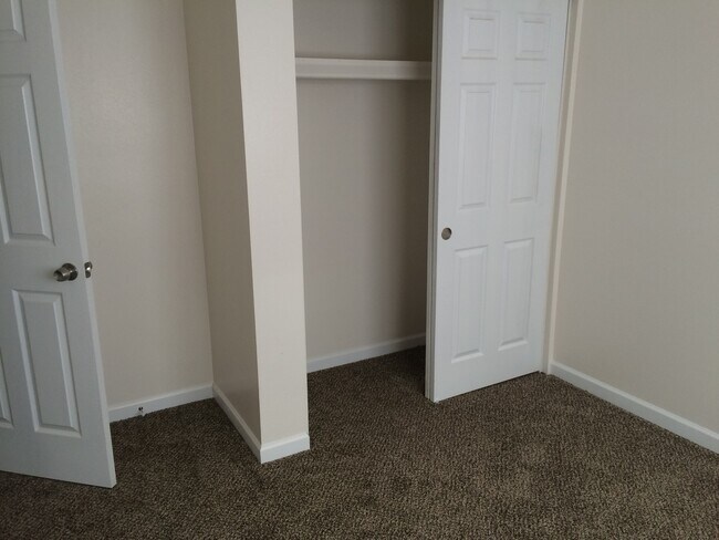 Building Photo - Duplex for Rent w/ WSG!