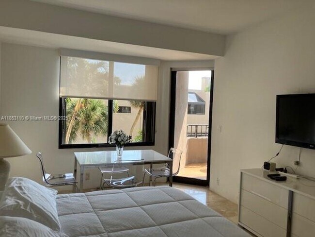 Building Photo - 20191 E Country Club Dr