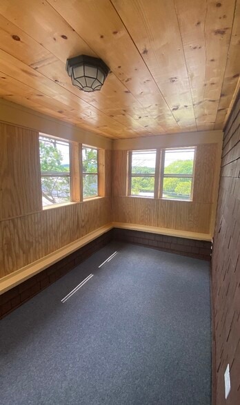 Building Photo - 71 Arsenal St