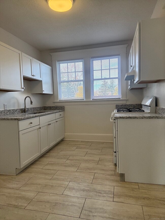 Building Photo - 155 Elm St