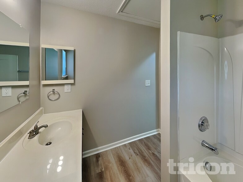 Building Photo - 12360 Hennigan Pl Ln