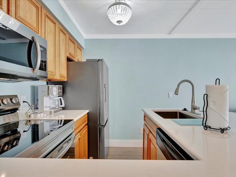 Building Photo - 2506 N Rocky Point Dr