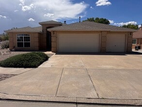 Building Photo - 9701 Tapatio Dr NW