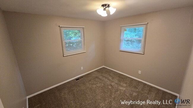 Building Photo - Charming 3-Bedroom Ranch in Seven Hills – $1,395/Month