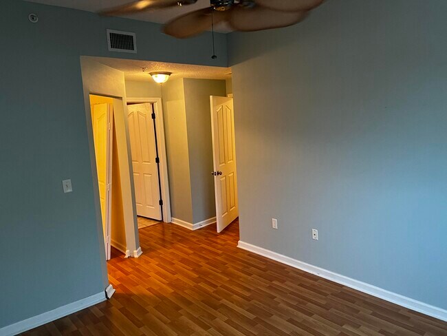 Building Photo - 9873 Baywinds Blvd