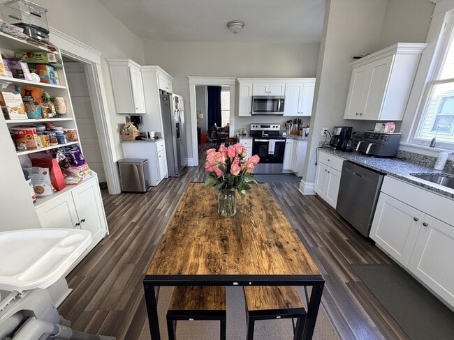 Building Photo - 124 Linden Ave