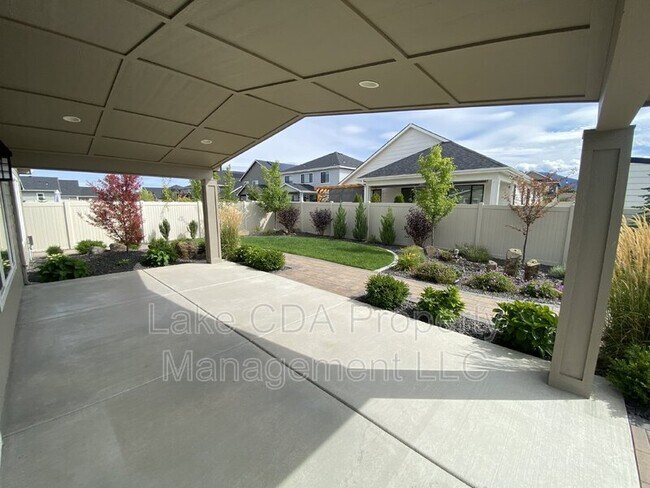 Building Photo - 6888 N Proust Dr