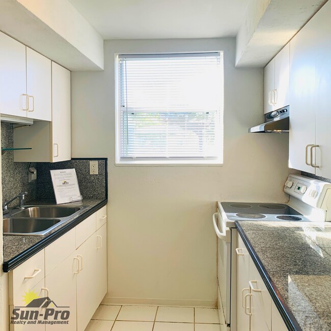 Building Photo - 40 Beechwood Dr