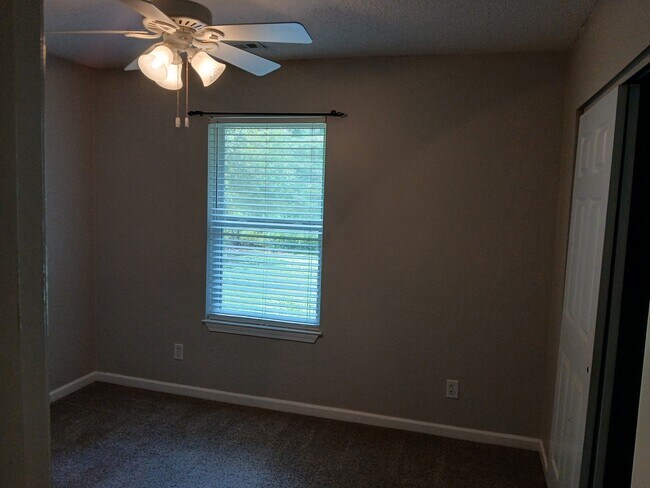 Building Photo - 35 Burlington Cir