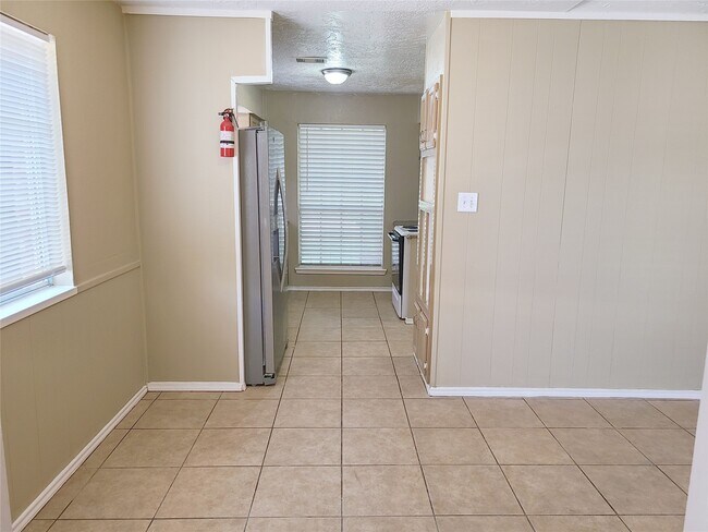 Building Photo - 12519 Hunting Brook Dr