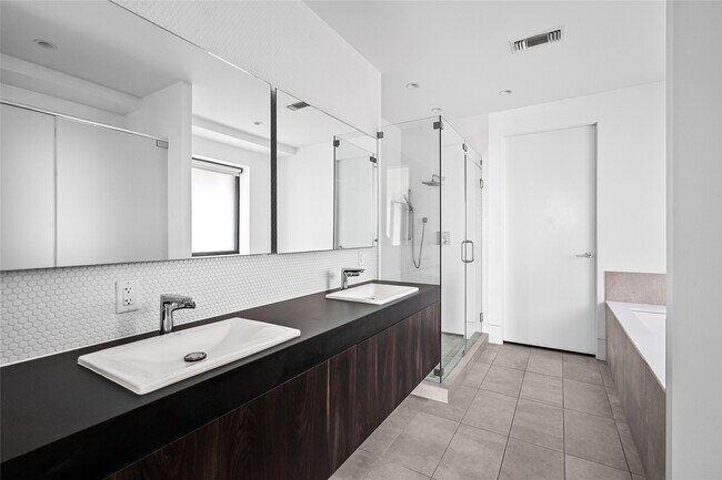 Building Photo - 2406 Tangley St