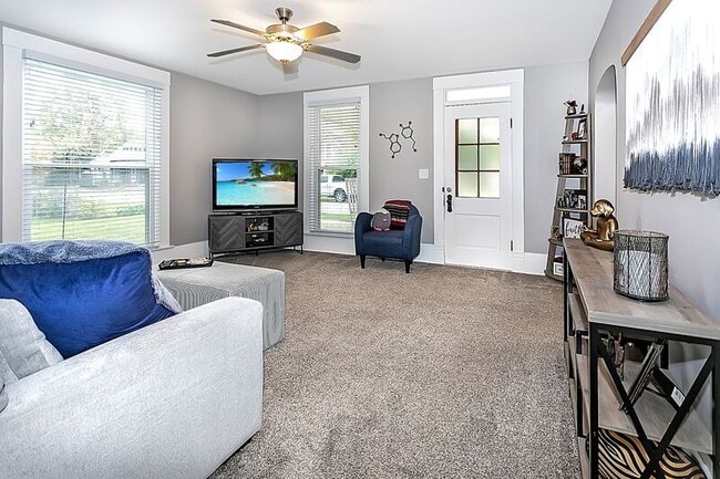 Building Photo - 349 S Chillicothe St