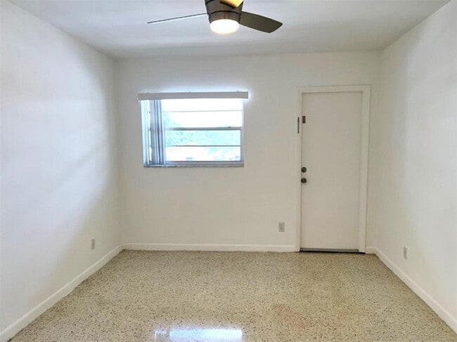 Building Photo - 270 NE 40th St