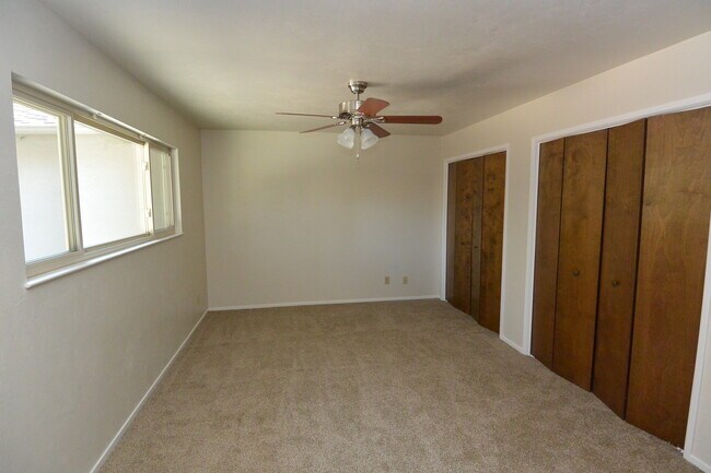 Building Photo - Green Acres Neighborhood