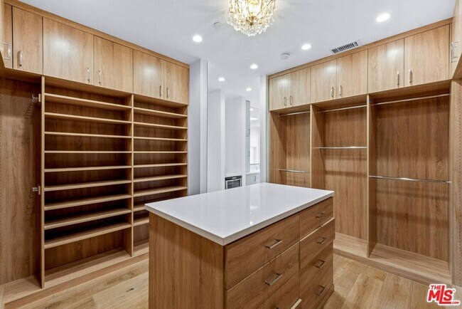 Building Photo - 19621 Wells Dr