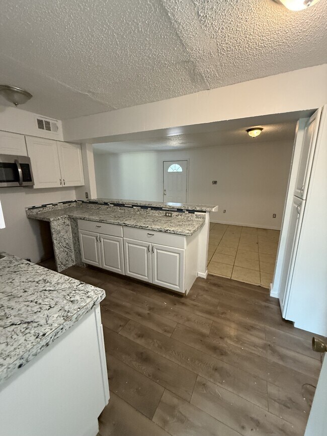 Building Photo - 4860 Chesterwood Ct