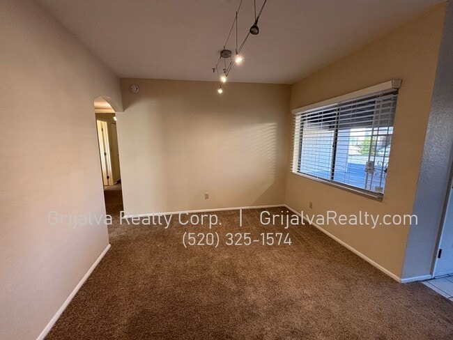 Building Photo - Cute 2 Bedroom, 2 Bath Townhome  *MOVE-IN SPECIAL* (Speedway/Wilmot)