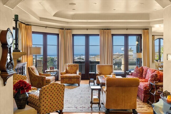 Great Room - 109 S Poinsettia Ave