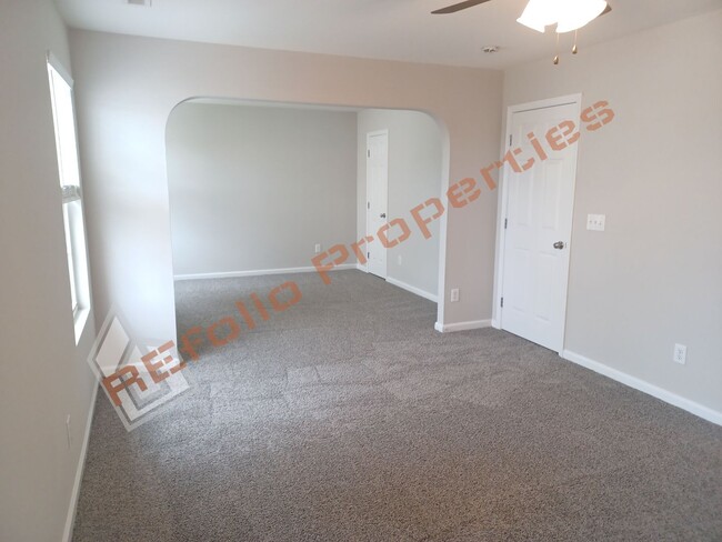 Building Photo - Cozy 4 Bedroom 3 Bathroom 1 Car-Garage End...