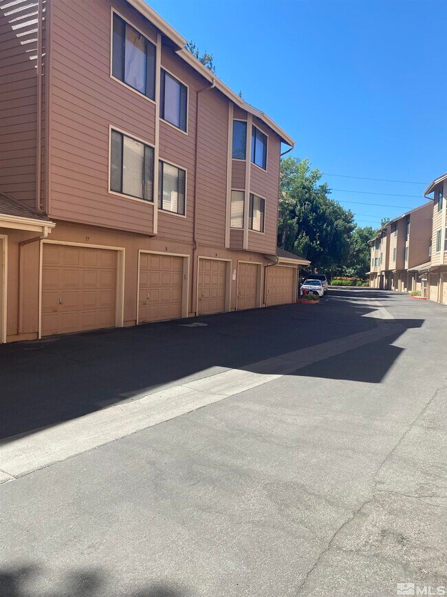Building Photo - 2875 Idlewild Dr